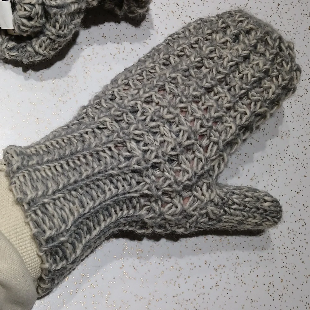 Madison 88 crochet gloves